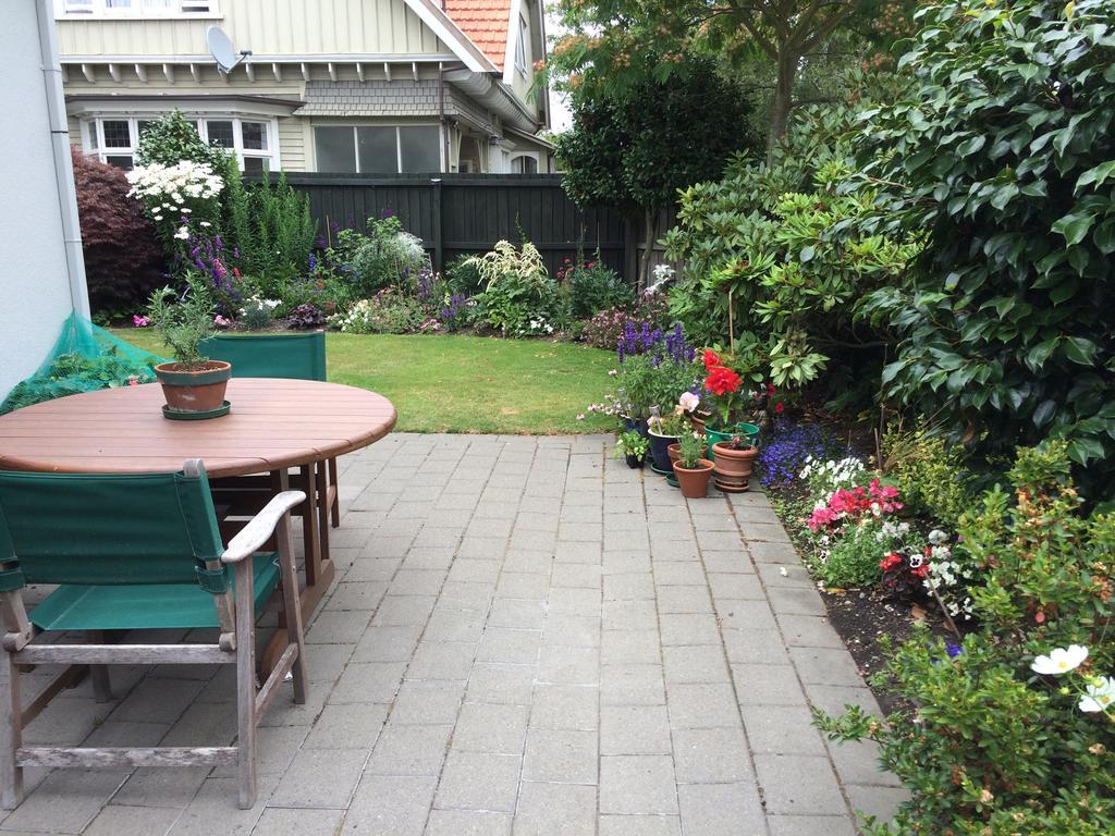 Garden Bed And Breakfast Крайстчърч Екстериор снимка