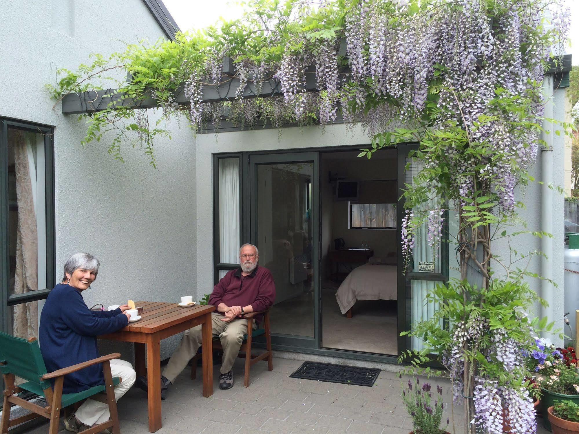 Garden Bed And Breakfast Крайстчърч Екстериор снимка