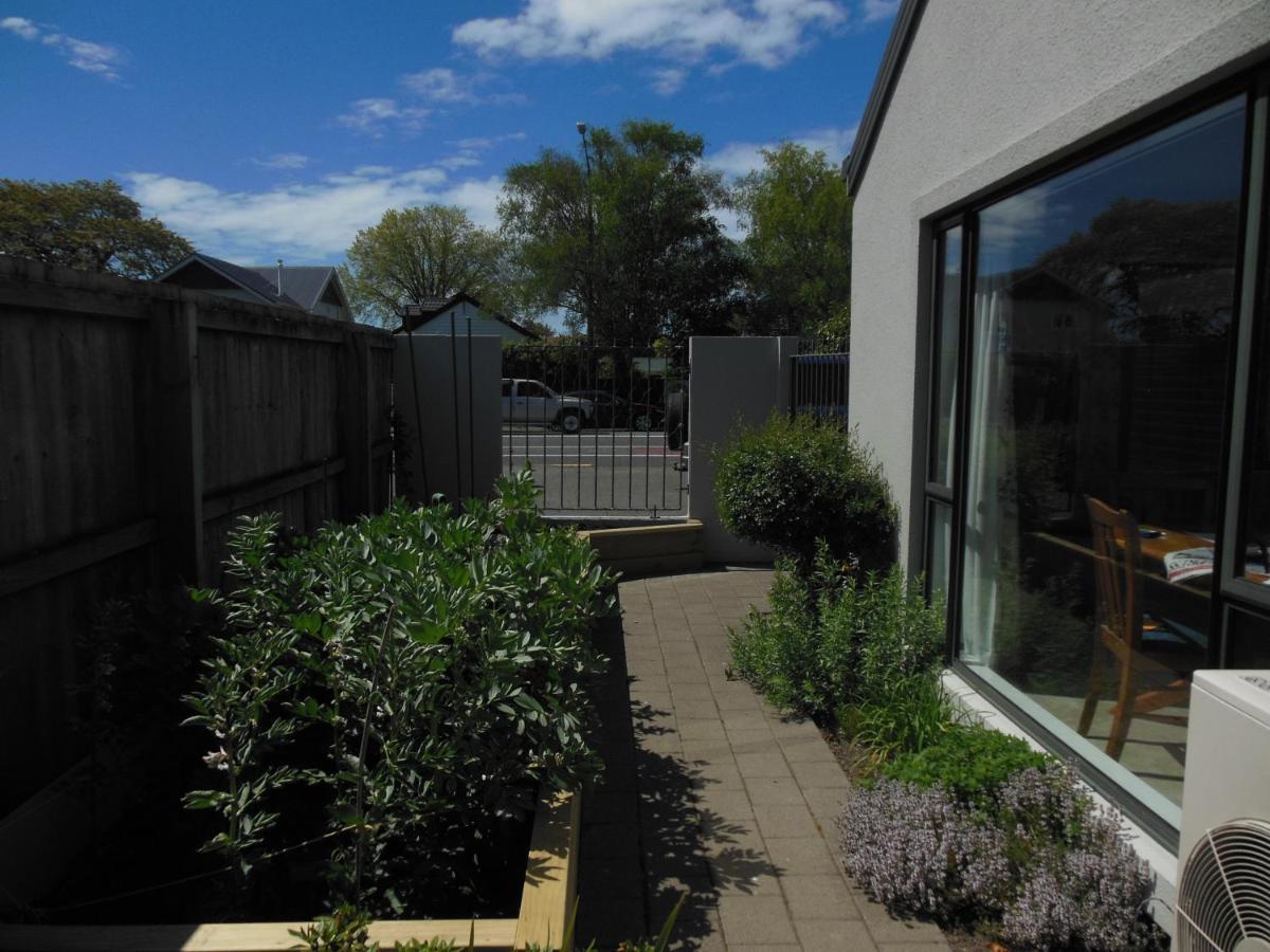 Garden Bed And Breakfast Крайстчърч Екстериор снимка